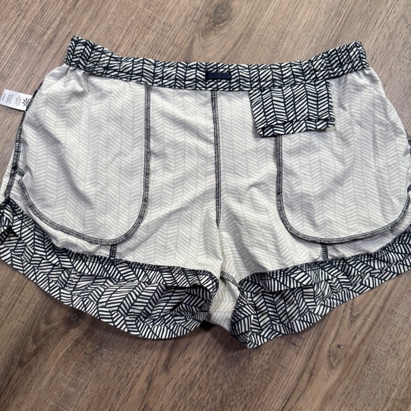 Athleta Blue and Gray Shorts - Chevron Pattern - Size Small - Picture 11 of 11